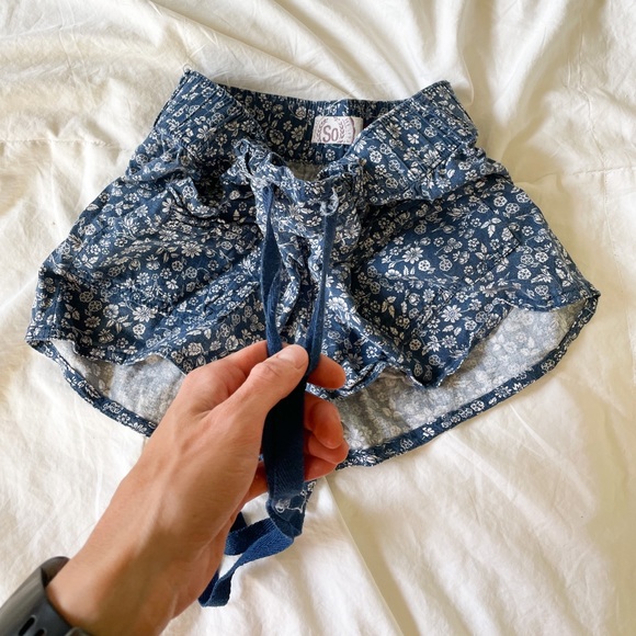 Shorts - Picture 2 of 11